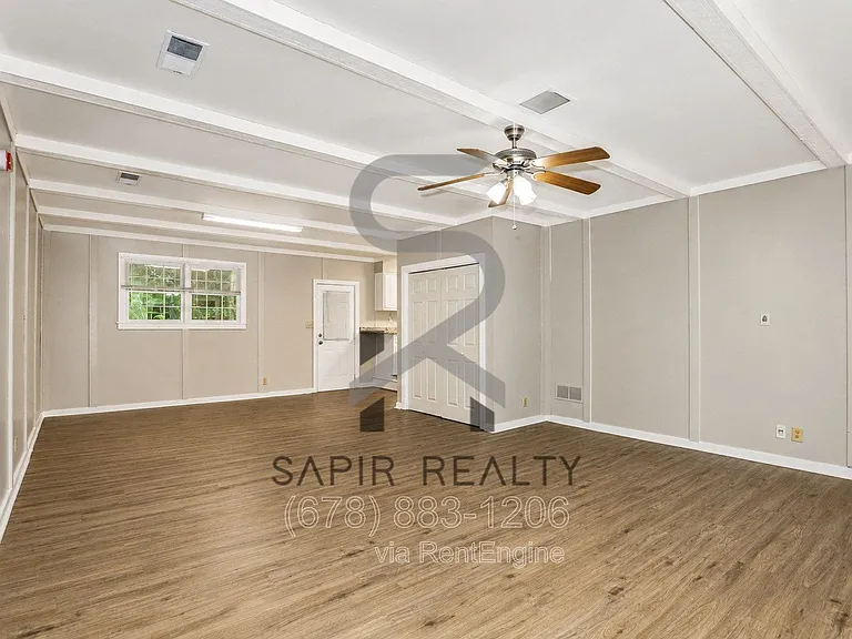 373 James St SW — Photo 4