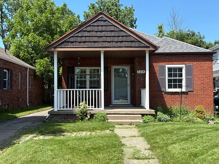 1218 Vanderbilt Ave — Photo 1