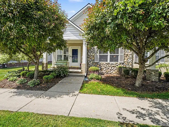 332 Brigg St, Howell, MI 48855