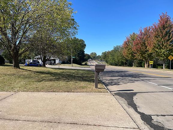 Exterior Neighborhood (street photo)