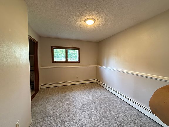 4th image of 235 Glacier Ave