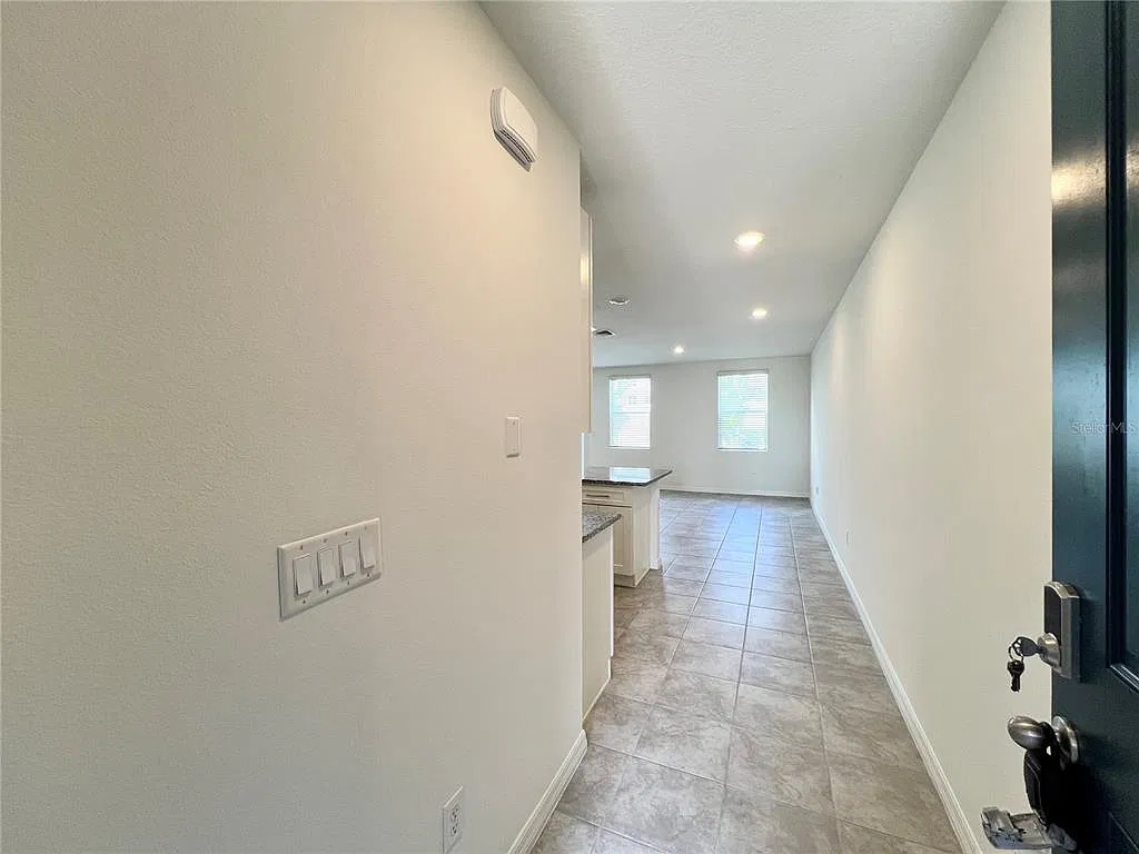 3 bed, 2.5 bath, 1566 sqft, $2,295 — Photo 4