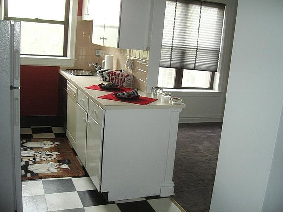 4th image of 4515 Maryland Ave APT 517