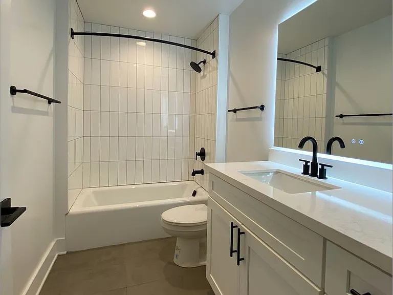 Lofts At Abrams Fixtures — Photo 35