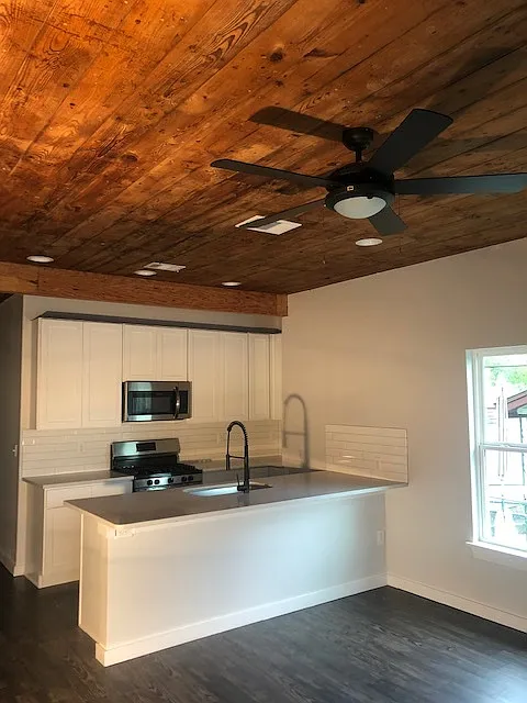 2 bed, 1.0 bath, 900 sqft, $1,745 — Photo 2