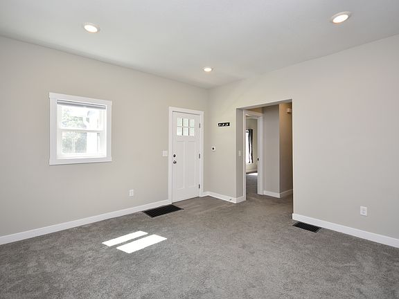 5th image of 406 E Willow St