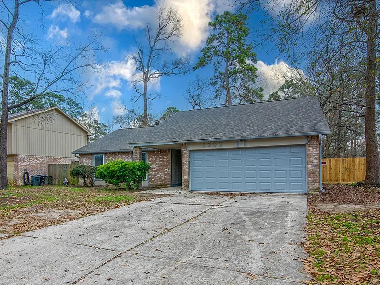 2302 Cades Cove Dr — Photo 2
