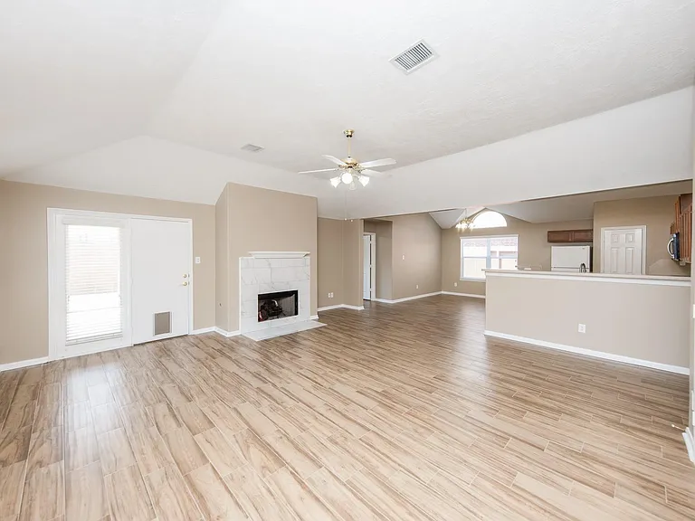 19247 Dillsbury Ct — Photo 6
