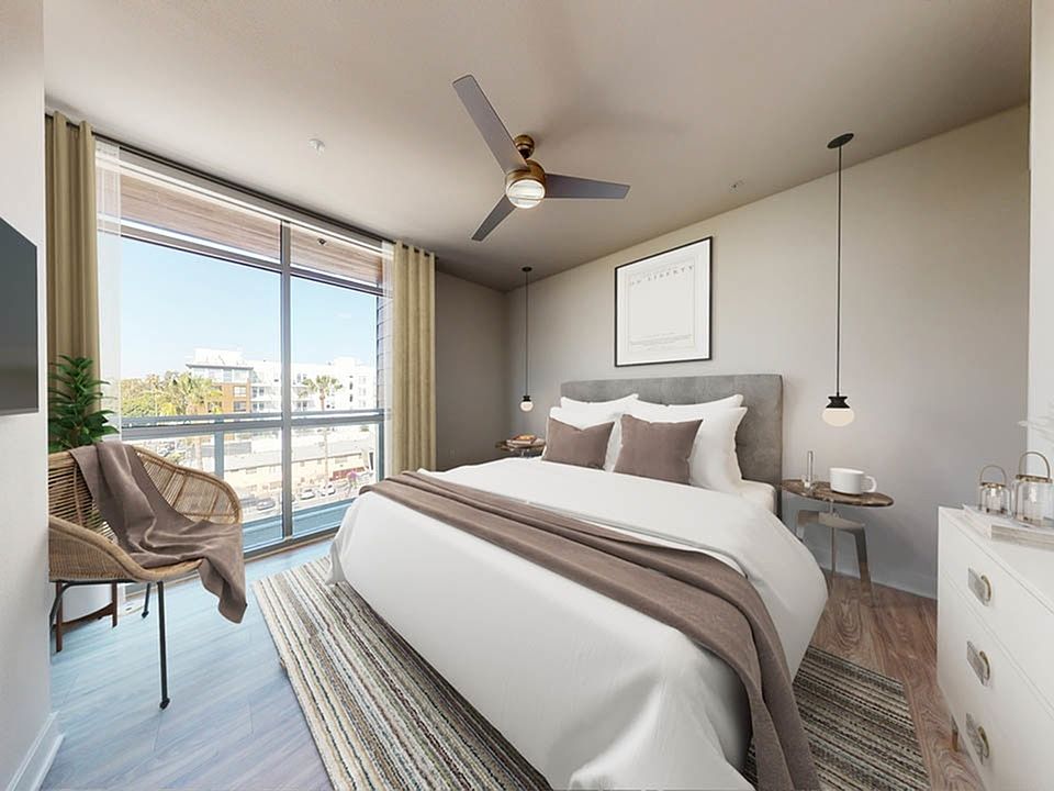 Spacious apartment homes in Hollywood with scenic views