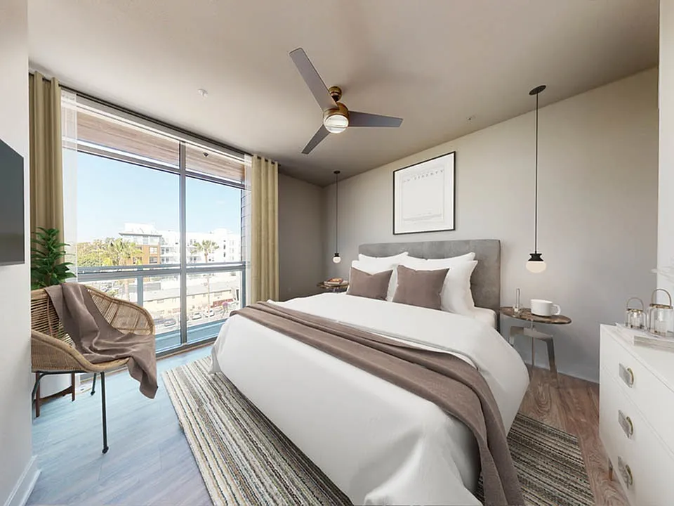 Spacious apartment homes in Hollywood with scenic views