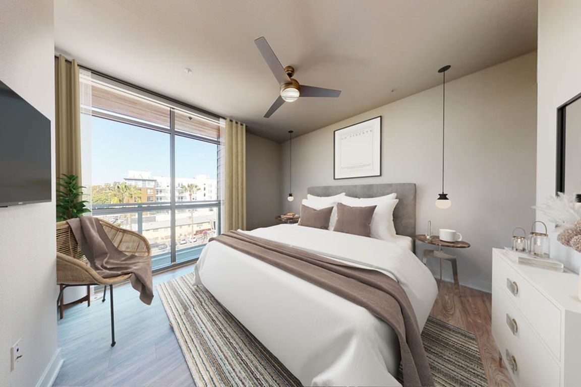 Spacious apartment homes in Hollywood with scenic views