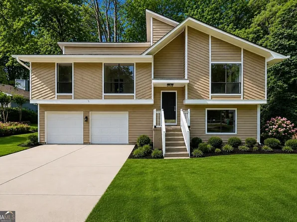 996 Park Forest Trl NW, Lilburn, GA 30047