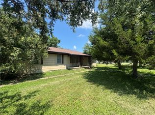 300 S Elm Ave, Cameron, TX 76520