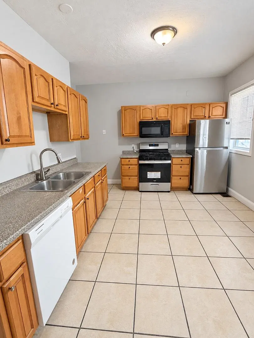 7 Ferndale St - Unit 1 — Photo 3