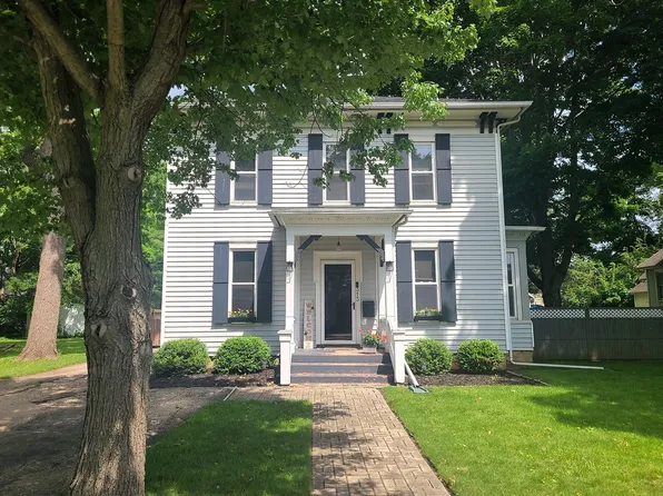 313 S 4th St, Oregon, IL 61061