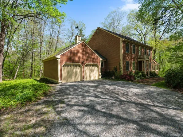 8 King James Drive, East Lyme, CT 06333