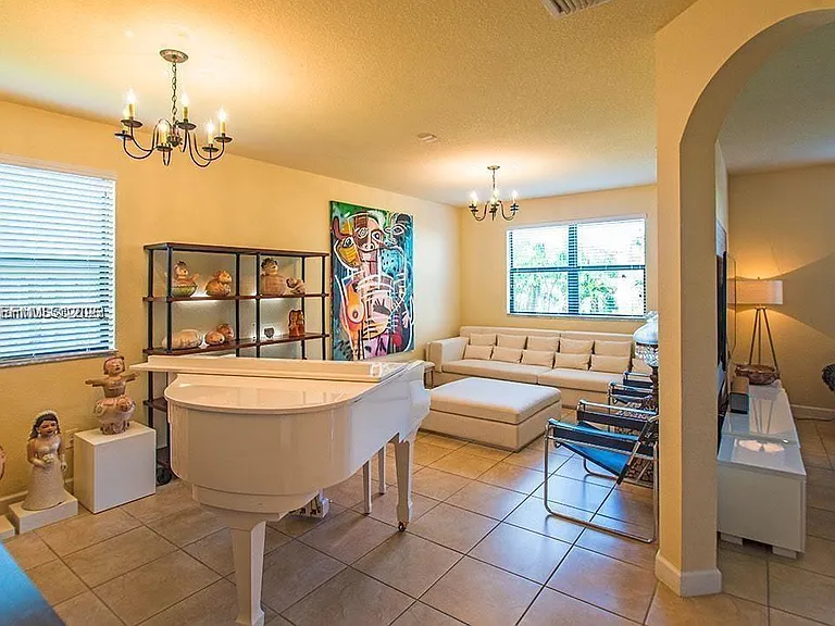 1522 SW 144th Ave — Photo 3