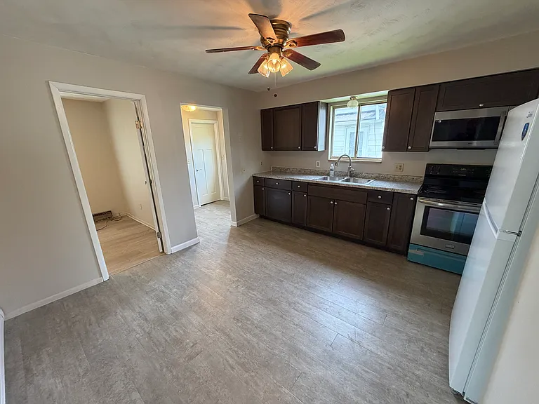 2111 Lincoln Ave — Photo 6