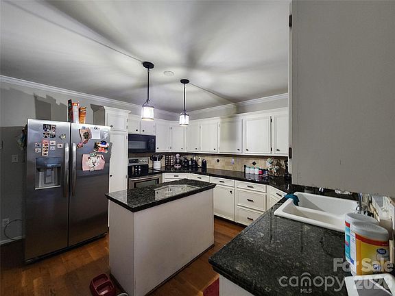 3rd image of 314 E 20th St