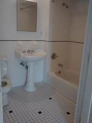 Rented by Realty Advisors Group | media 24