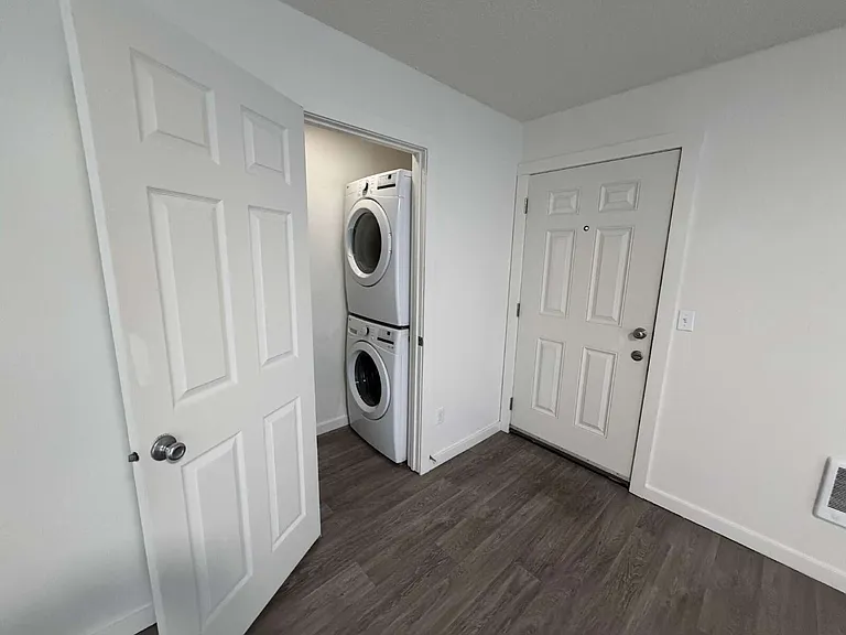 3153 SW Dolph Ct #13 — Photo 8