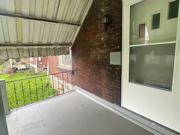 654 Airbrake Ave — Photo 2