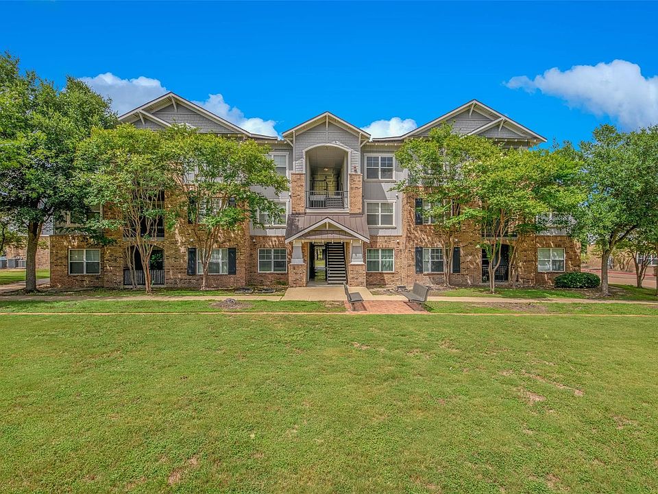 1st image of 1725 Harvey Mitchell Pkwy S APT 1529