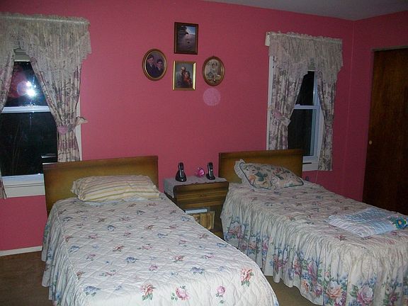 4th image of 9842 Linn Ave