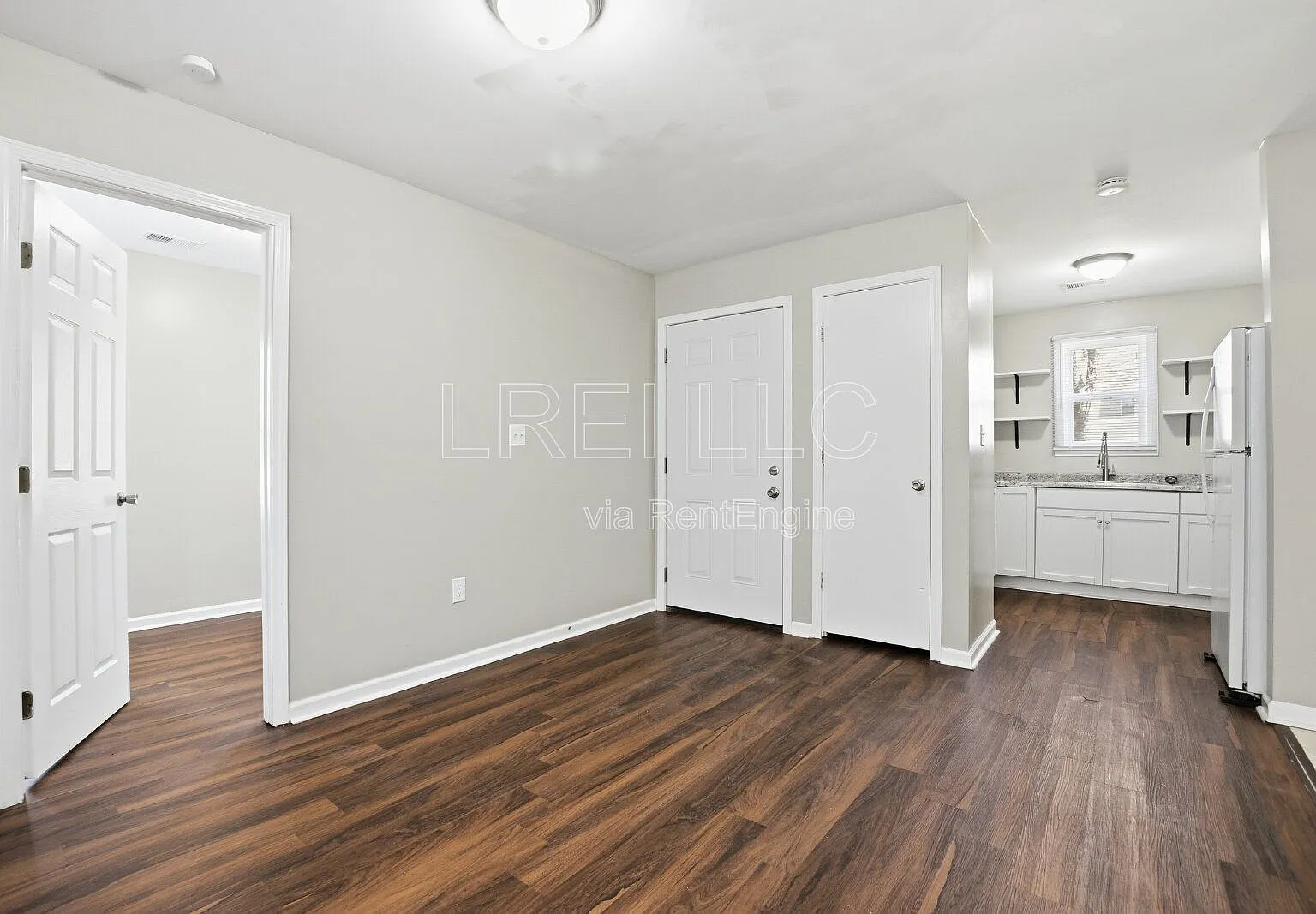 4 bed, 1.0 bath, 1116 sqft, $1,500 — Photo 2