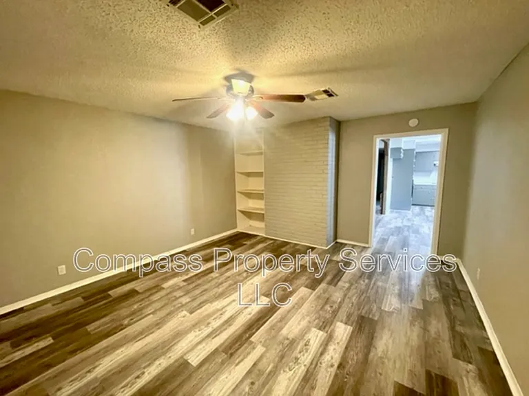 120 York Dr #120 — Photo 7