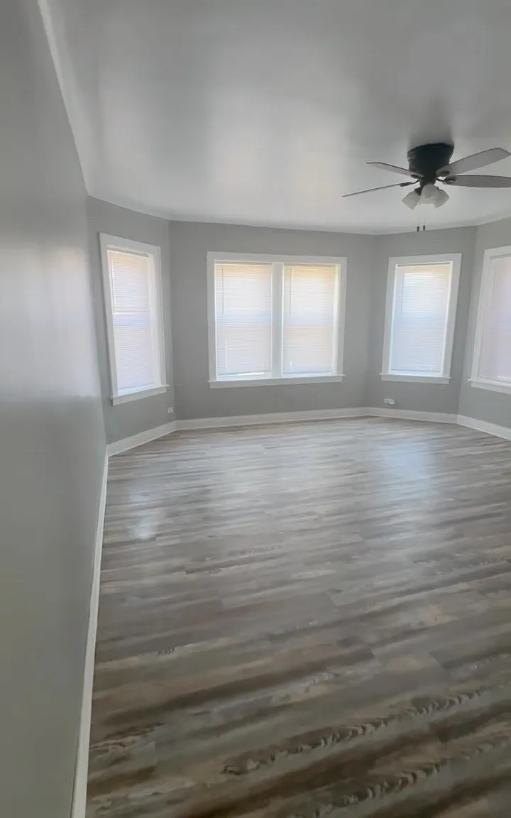 3 bed, 1100 sqft, $1,800 — Photo 1