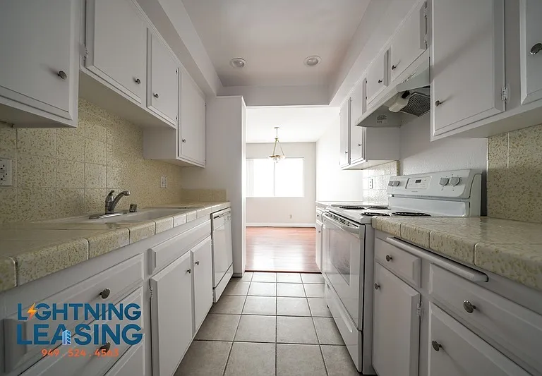 815 S Shenandoah St #301 — Photo 9