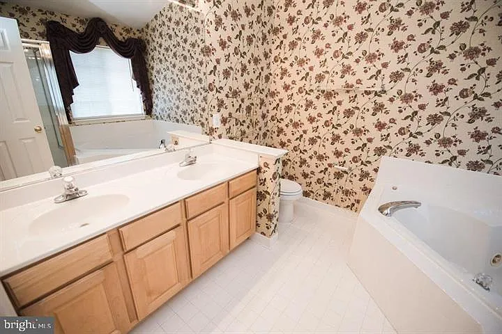 8359 Regal Oak Ct — Photo 28