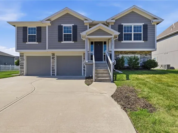 1109 SW Arborway Dr, Lees Summit, MO 64082