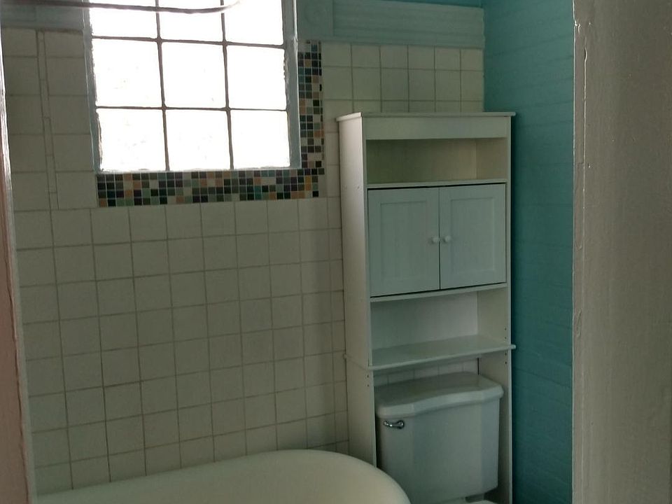 2nd image of 906 Avenue K