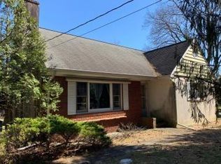 328 W Saddle River Rd, Upper Saddle River, NJ 07458