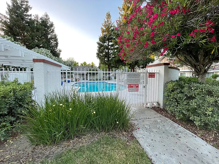 5015 Shalimar Cir — Photo 34
