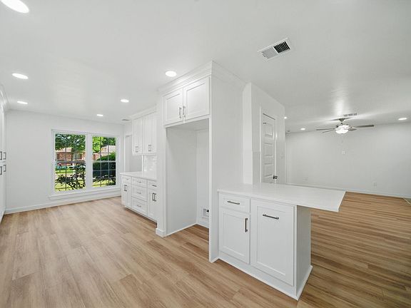 5th image of 9711 Derrik Dr