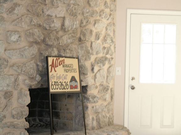 Large Den w/fireplace