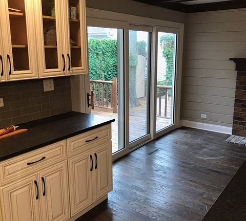 Butler's Pantry & Family Rm