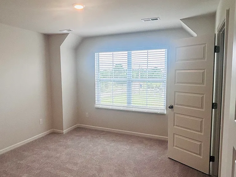 806 Taylor St — Photo 4