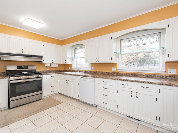 4th image of 2025 Kimway Dr
