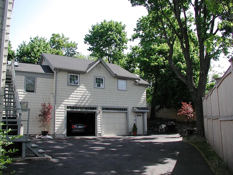 This is the 2nd unit on property (separate tenant over the garage) - potential garage parking