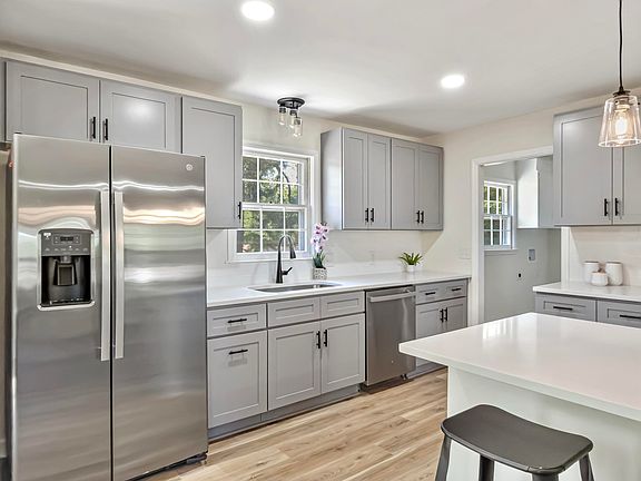 5th image of 114 Azalea Dr