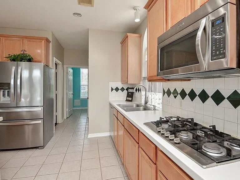 2515 Lansing Cir — Photo 26