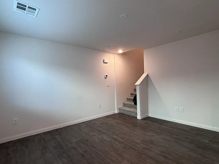 2833 Champagne Gold Ave — Photo 3