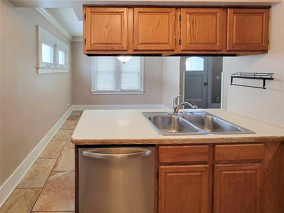 5th image of 142 Pomona Dr