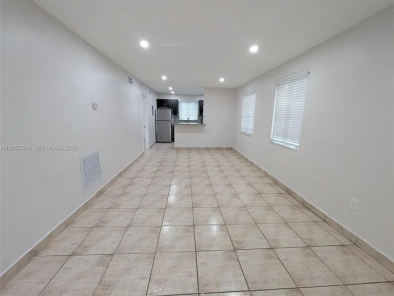 500 SW 7th St #LOWER — Photo 4