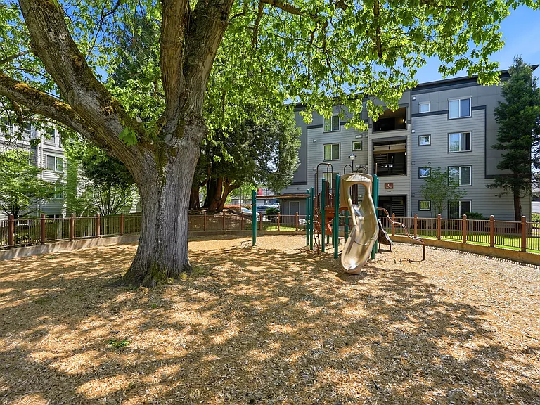 Terrace At Columbia Knoll Apartments — Photo 39