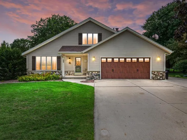 705 Sunset DRIVE, Hartford, WI 53027